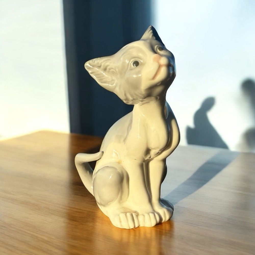 LLADRO VINTAGE LLADRÓ PORCELAIN CAT FIGURINE HANDMADE IN SPAIN